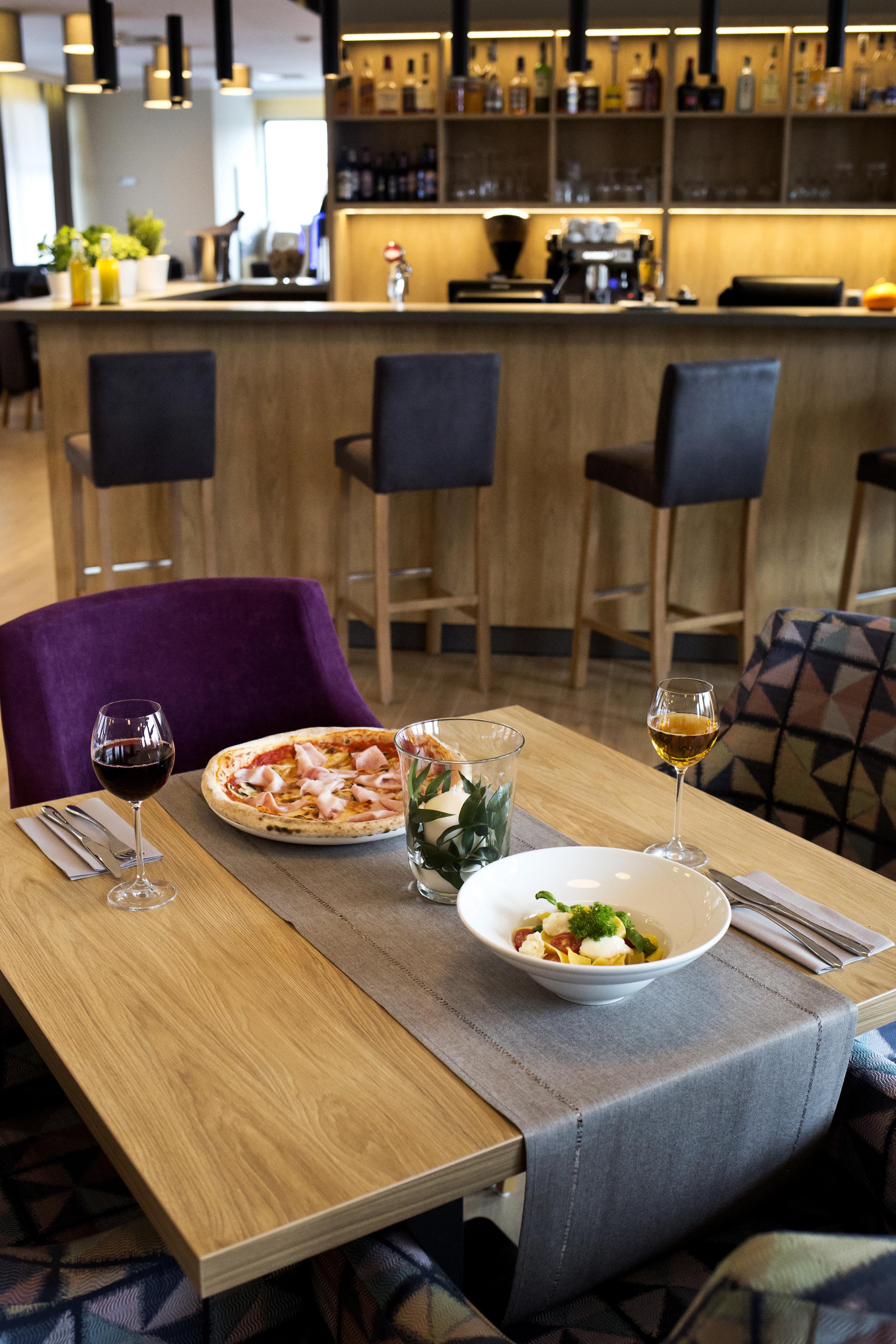 Hotel Conrad Comfort Krakow Bagian luar foto