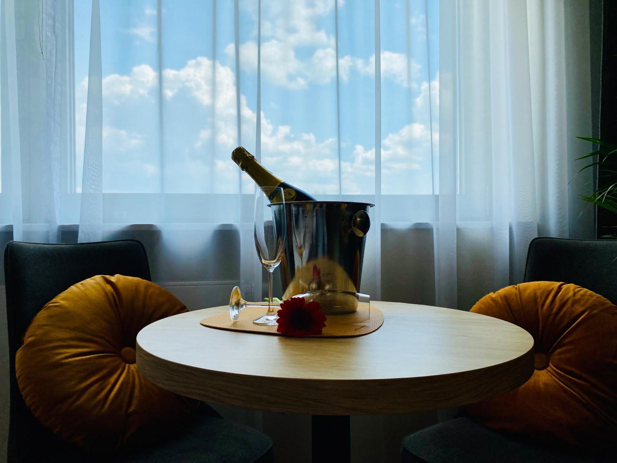 Hotel Conrad Comfort Krakow Bagian luar foto